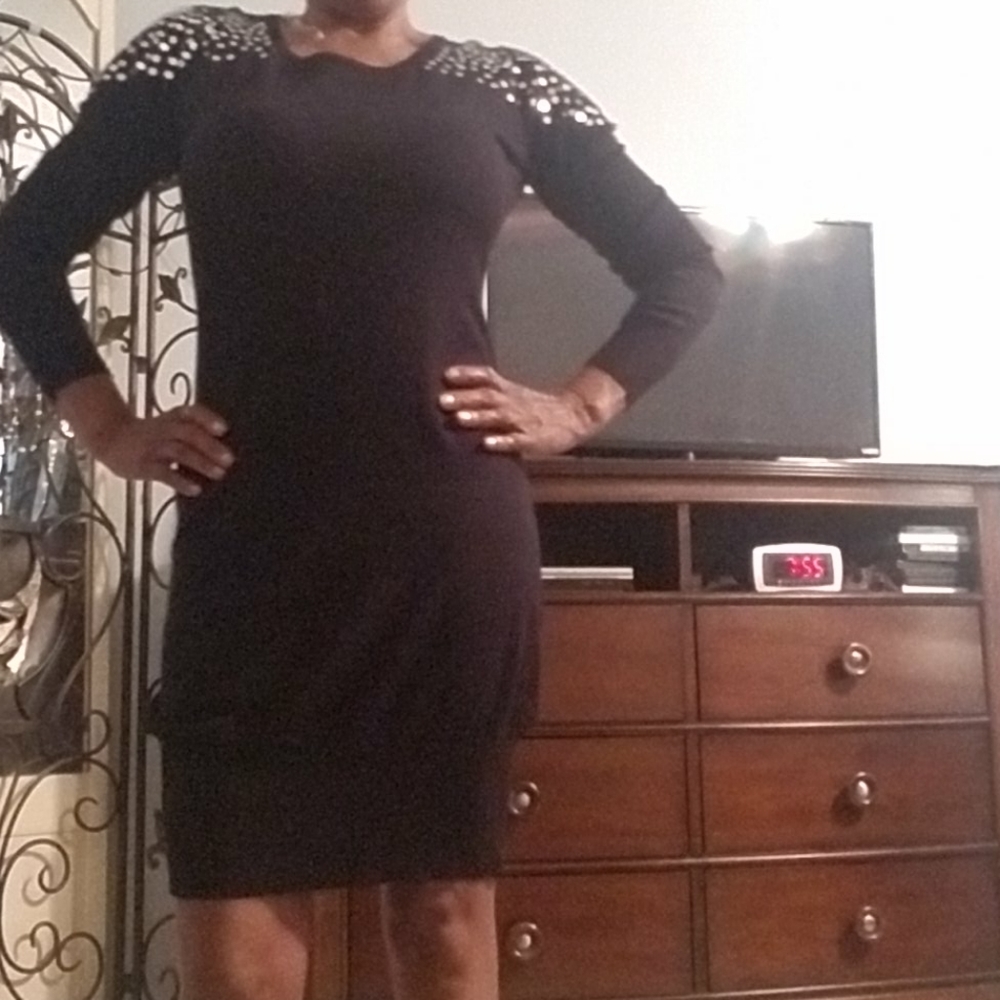 Dress - Picture 3 of 4